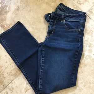 Ladies American Eagle  straight jeans